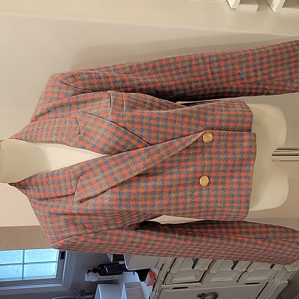 entro Cropped Double-Breasted Houndstooth Jacket in Pink and Blue